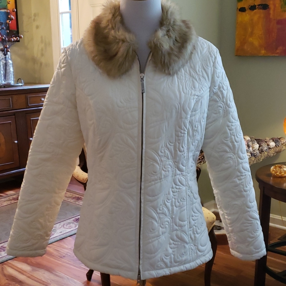 Cream quilted nylon coat w/faux fur collar